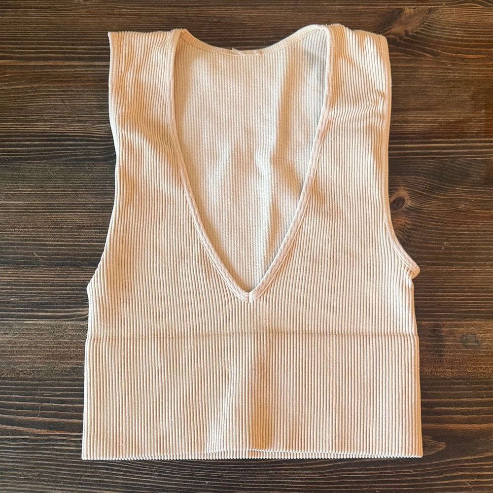 Fitted ribbed tank